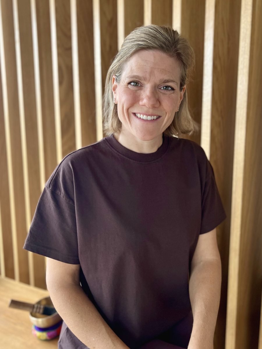 Portrait von Mirja Stern, Yogalehrerin in Hallenberg